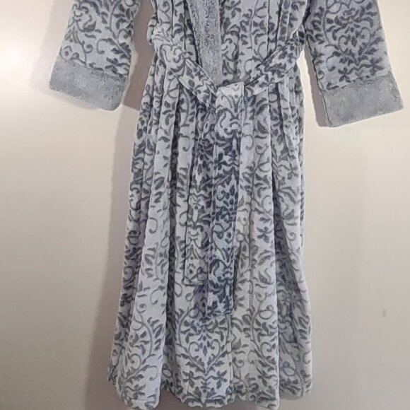 NWT Charter Club Super Soft Floral Scroll Plush Robe Gray & Cream Women's XS/S - Picture 5 of 14